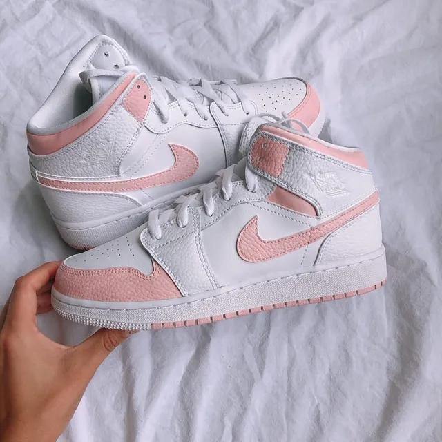 Jordan 1 custom rosa y blanco